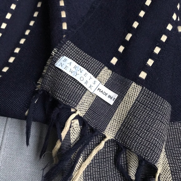 Barney’s New York Wool Shawl/Scarf - Picture 4 of 7